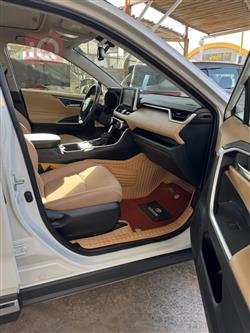 تۆیۆتا ڕاڤ 4